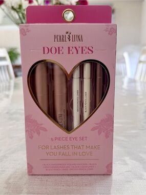 Pearl Luna Doe Eyes- 5 piece eye set